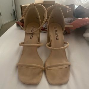 NUDE BLOCK HEELS